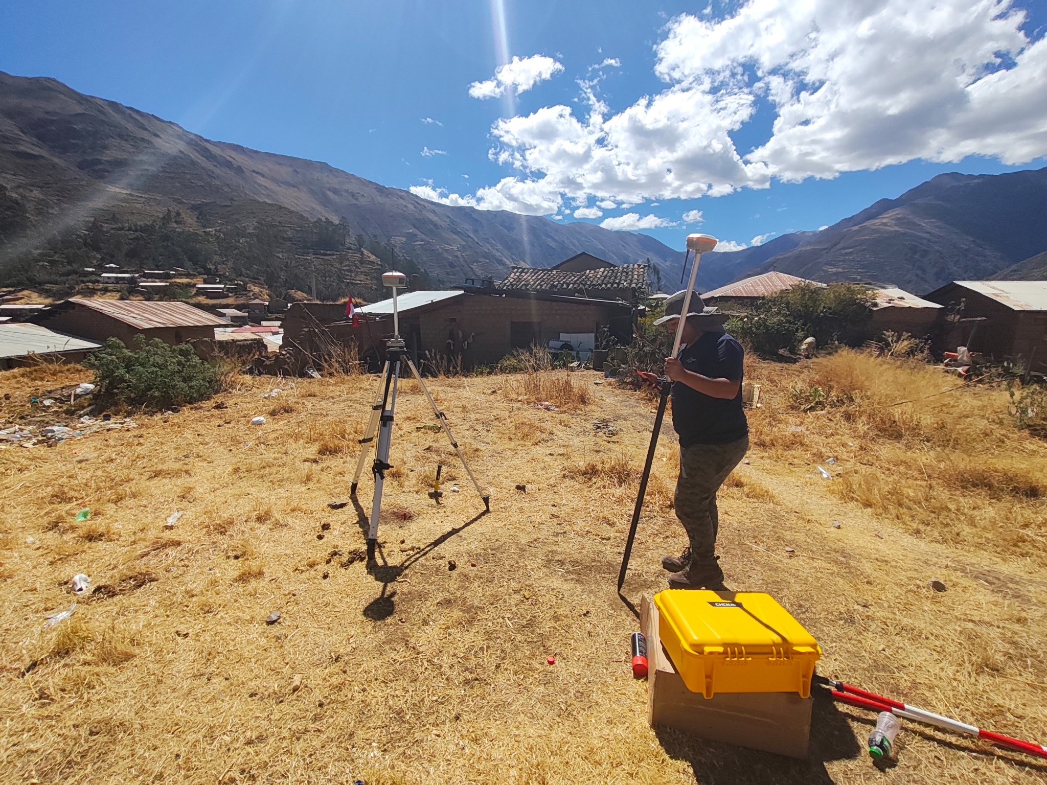 Levantamiento con receptor GNSS en una localidad de la provincia de Oyón